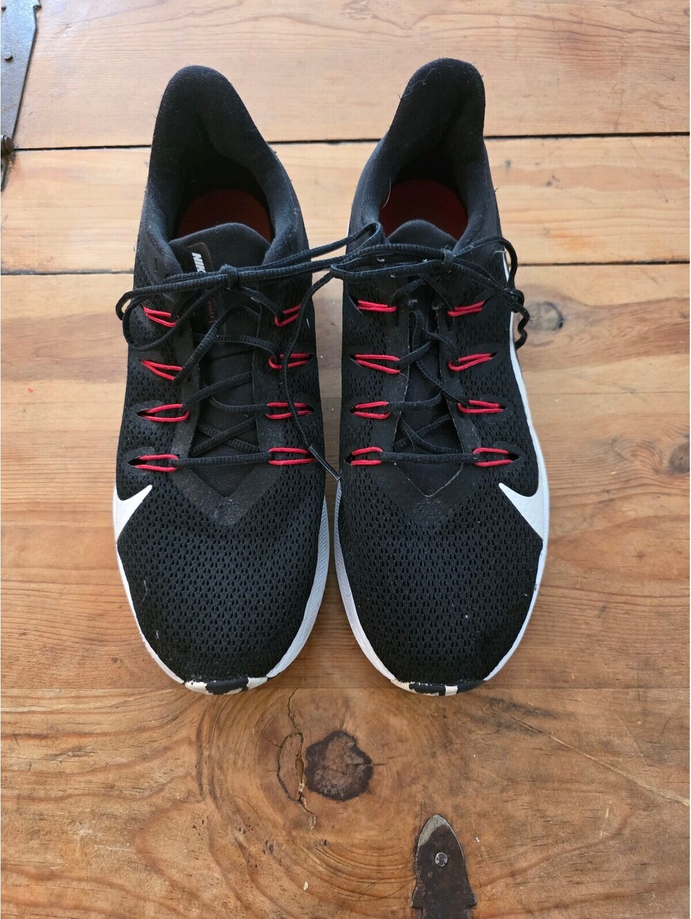 EUC men's Nike quest shoe size 8.5